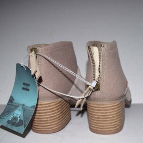 TOMS Lacy Booties - Picture 4 of 4